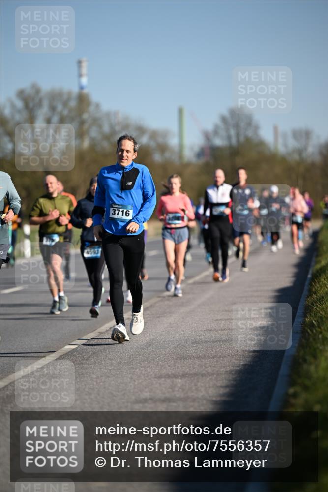 06.04.2025 - 44. Internationalen Wilhelmsburger Insellauf Dr. Thomas Lammeyer http://msf.ph/oto/7556357 06.04.2025 09:32:16 Laufen 4593, 3716 meine-sportfotos.de