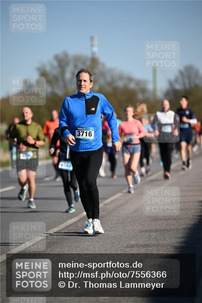 06.04.2025 - 44. Internationalen Wilhelmsburger Insellauf Dr. Thomas Lammeyer http://msf.ph/oto/7556366 06.04.2025 09:32:18 Laufen 3716 meine-sportfotos.de