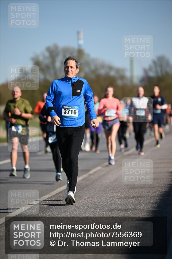 06.04.2025 - 44. Internationalen Wilhelmsburger Insellauf Dr. Thomas Lammeyer http://msf.ph/oto/7556369 06.04.2025 09:32:18 Laufen 3716 meine-sportfotos.de