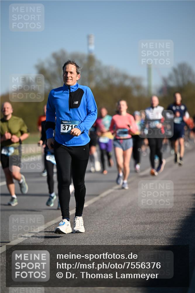 06.04.2025 - 44. Internationalen Wilhelmsburger Insellauf Dr. Thomas Lammeyer http://msf.ph/oto/7556376 06.04.2025 09:32:18 Laufen 371 meine-sportfotos.de