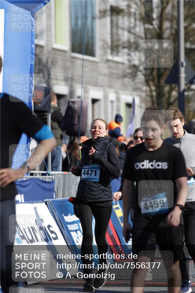 06.04.2025 - 44. Internationalen Wilhelmsburger Insellauf A. Gomolzig http://msf.ph/oto/7556377 06.04.2025 10:30:47 Ziel 3400, 3727, 3742, 4189, 4370, 4419, 4459, 4471, 4472 meine-sportfotos.de