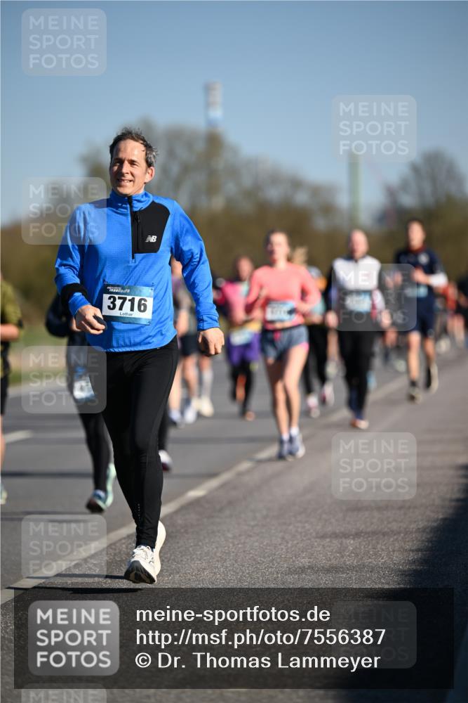 06.04.2025 - 44. Internationalen Wilhelmsburger Insellauf Dr. Thomas Lammeyer http://msf.ph/oto/7556387 06.04.2025 09:32:19 Laufen 3716 meine-sportfotos.de