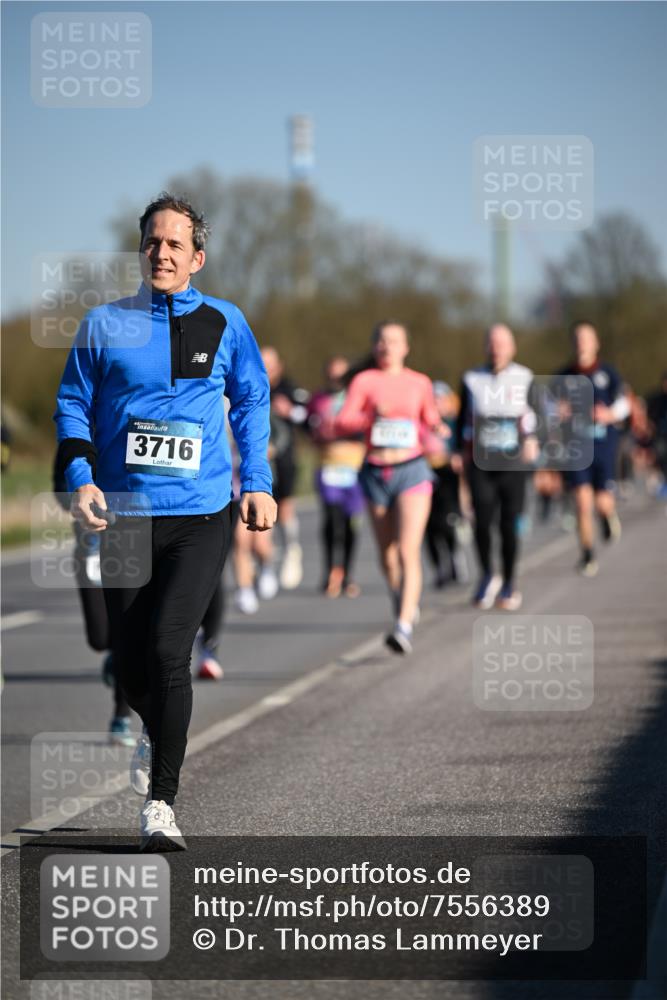 06.04.2025 - 44. Internationalen Wilhelmsburger Insellauf Dr. Thomas Lammeyer http://msf.ph/oto/7556389 06.04.2025 09:32:19 Laufen 3716 meine-sportfotos.de