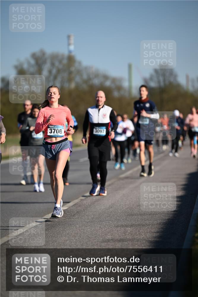 06.04.2025 - 44. Internationalen Wilhelmsburger Insellauf Dr. Thomas Lammeyer http://msf.ph/oto/7556411 06.04.2025 09:32:21 Laufen 3706, 3097 meine-sportfotos.de