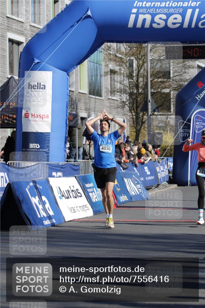 06.04.2025 - 44. Internationalen Wilhelmsburger Insellauf A. Gomolzig http://msf.ph/oto/7556416 06.04.2025 10:30:14 Ziel 4030, 4410 meine-sportfotos.de