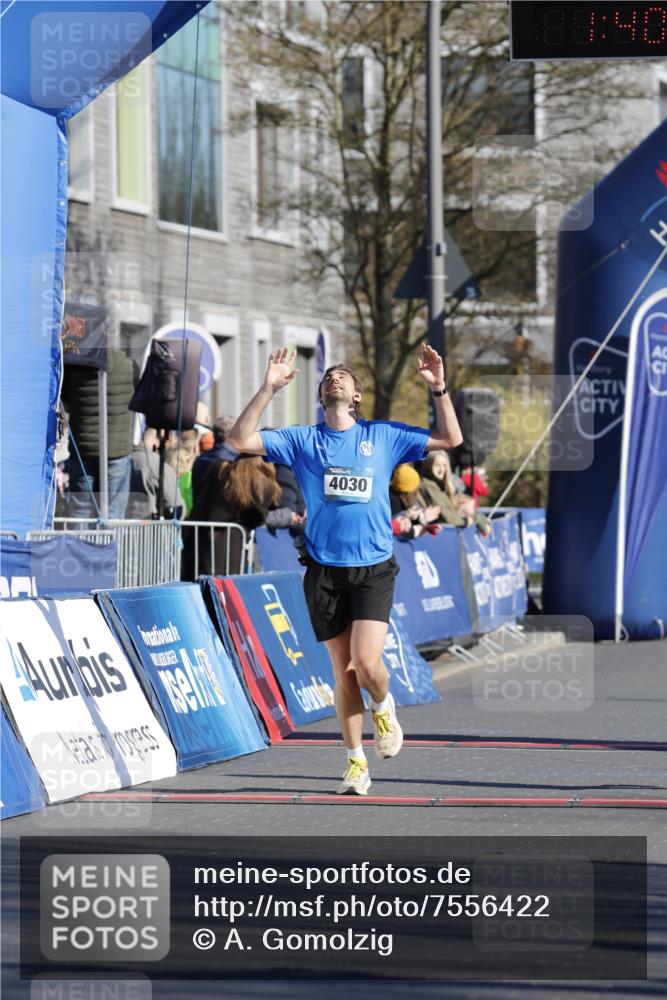 06.04.2025 - 44. Internationalen Wilhelmsburger Insellauf A. Gomolzig http://msf.ph/oto/7556422 06.04.2025 10:30:13 Ziel 4030, 4410 meine-sportfotos.de