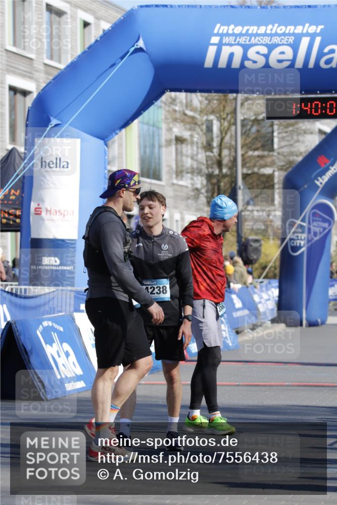 06.04.2025 - 44. Internationalen Wilhelmsburger Insellauf A. Gomolzig http://msf.ph/oto/7556438 06.04.2025 10:30:04 Ziel  meine-sportfotos.de