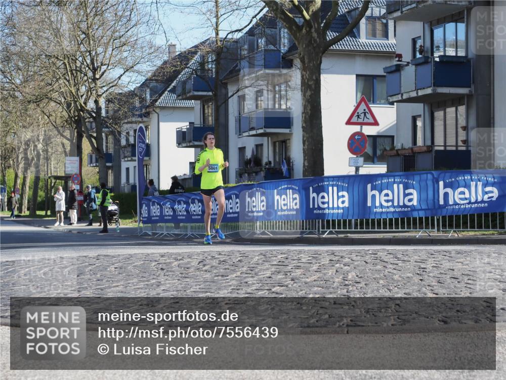 06.04.2025 - 44. Internationalen Wilhelmsburger Insellauf Luisa Fischer http://msf.ph/oto/7556439 06.04.2025 10:10:59 Ziel 5001 meine-sportfotos.de