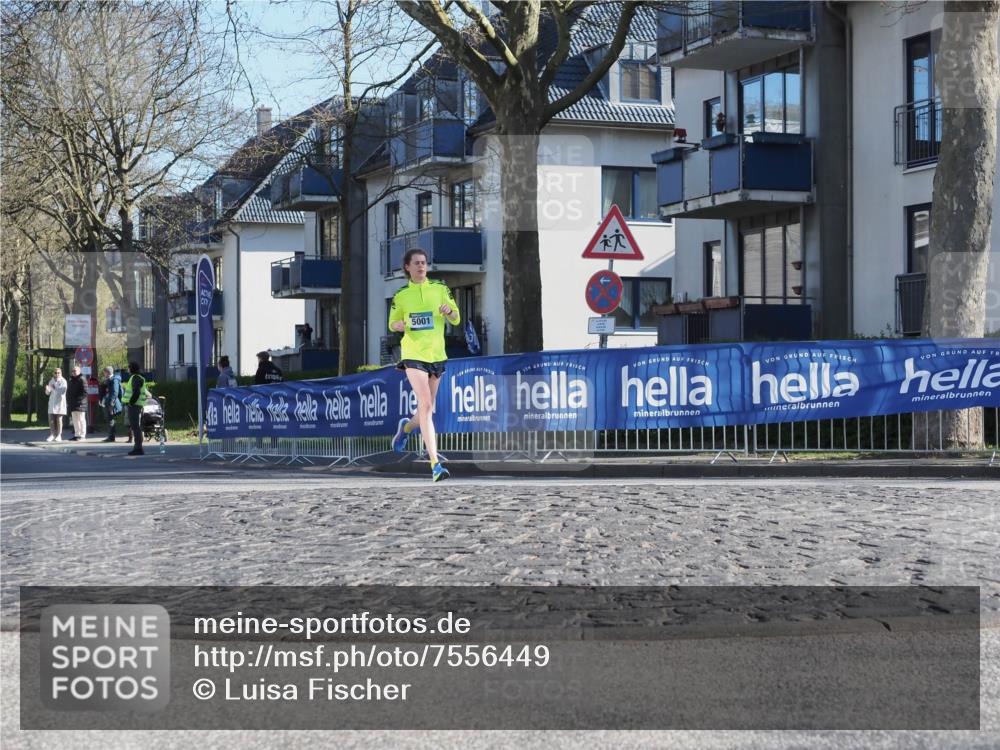 06.04.2025 - 44. Internationalen Wilhelmsburger Insellauf Luisa Fischer http://msf.ph/oto/7556449 06.04.2025 10:11:00 Ziel 5001 meine-sportfotos.de