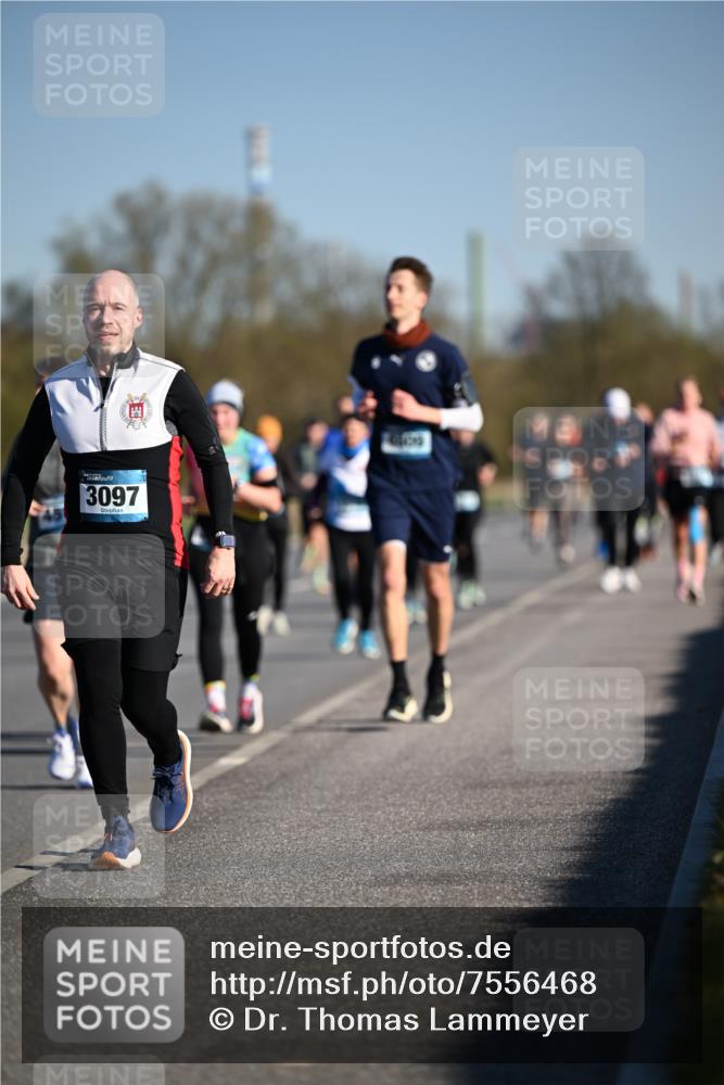06.04.2025 - 44. Internationalen Wilhelmsburger Insellauf Dr. Thomas Lammeyer http://msf.ph/oto/7556468 06.04.2025 09:32:24 Laufen 3097 meine-sportfotos.de