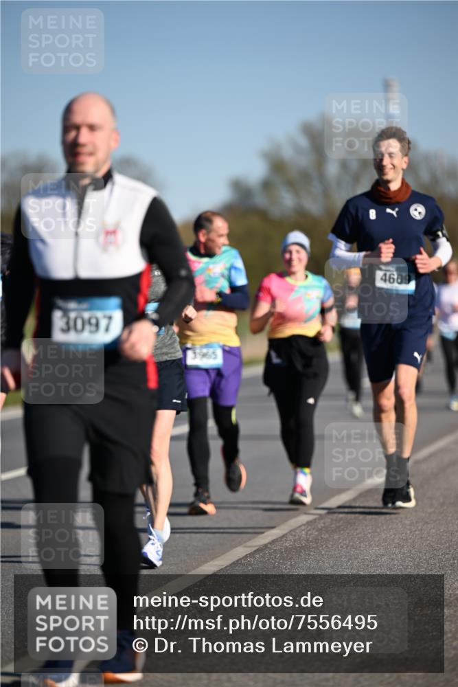 06.04.2025 - 44. Internationalen Wilhelmsburger Insellauf Dr. Thomas Lammeyer http://msf.ph/oto/7556495 06.04.2025 09:32:26 Laufen 3097, 3965, 4609 meine-sportfotos.de