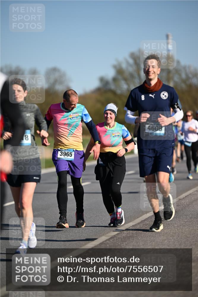 06.04.2025 - 44. Internationalen Wilhelmsburger Insellauf Dr. Thomas Lammeyer http://msf.ph/oto/7556507 06.04.2025 09:32:27 Laufen 8, 3965, 8, 4609 meine-sportfotos.de