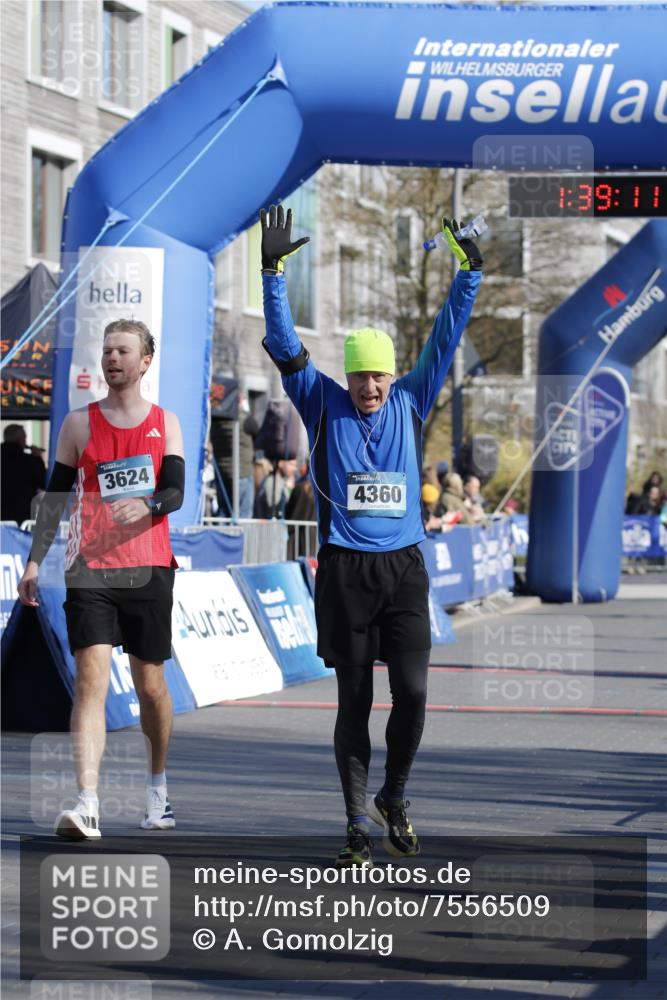 06.04.2025 - 44. Internationalen Wilhelmsburger Insellauf A. Gomolzig http://msf.ph/oto/7556509 06.04.2025 10:29:10 Ziel 3624, 4082, 4360 meine-sportfotos.de