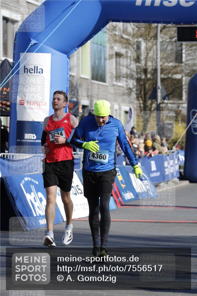 06.04.2025 - 44. Internationalen Wilhelmsburger Insellauf A. Gomolzig http://msf.ph/oto/7556517 06.04.2025 10:29:08 Ziel 3624, 4082, 4360 meine-sportfotos.de