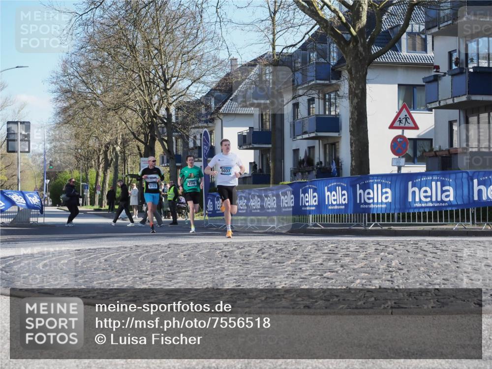 06.04.2025 - 44. Internationalen Wilhelmsburger Insellauf Luisa Fischer http://msf.ph/oto/7556518 06.04.2025 10:11:05 Ziel 5123, 3398, 5037 meine-sportfotos.de