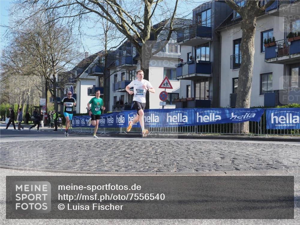 06.04.2025 - 44. Internationalen Wilhelmsburger Insellauf Luisa Fischer http://msf.ph/oto/7556540 06.04.2025 10:11:06 Ziel 5123, 5037, 3398 meine-sportfotos.de