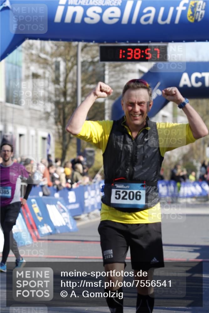 06.04.2025 - 44. Internationalen Wilhelmsburger Insellauf A. Gomolzig http://msf.ph/oto/7556541 06.04.2025 10:28:56 Ziel 3403, 3884, 4385 meine-sportfotos.de