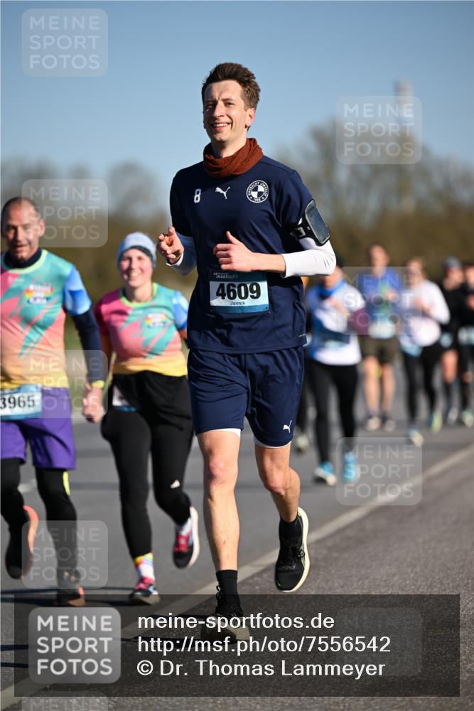 06.04.2025 - 44. Internationalen Wilhelmsburger Insellauf Dr. Thomas Lammeyer http://msf.ph/oto/7556542 06.04.2025 09:32:28 Laufen 3965, 8, 4609 meine-sportfotos.de
