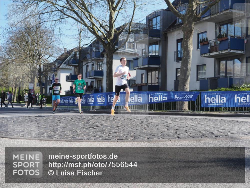 06.04.2025 - 44. Internationalen Wilhelmsburger Insellauf Luisa Fischer http://msf.ph/oto/7556544 06.04.2025 10:11:06 Ziel 3398, 5123, 5037 meine-sportfotos.de