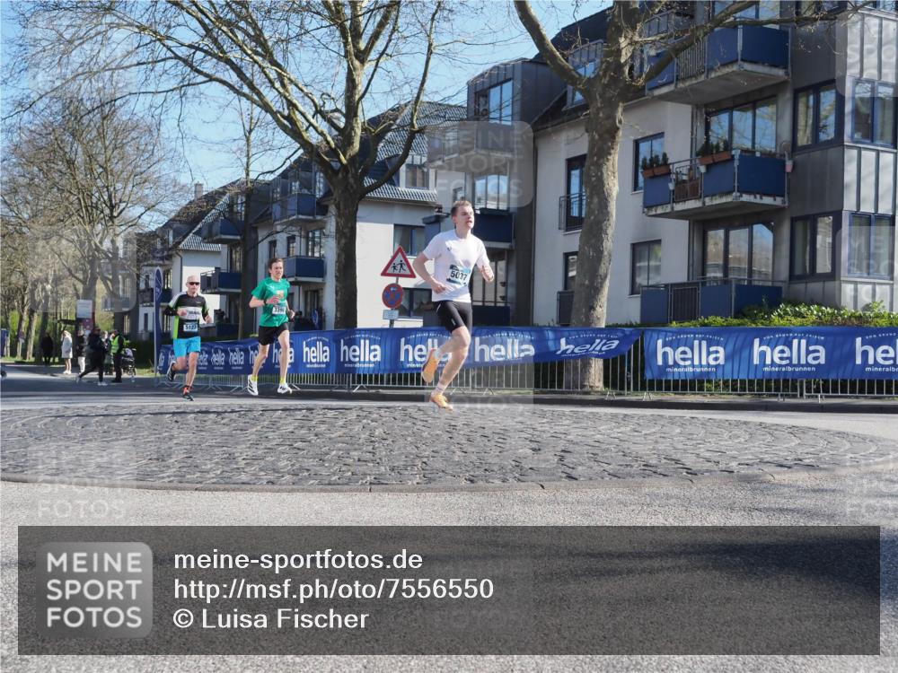 06.04.2025 - 44. Internationalen Wilhelmsburger Insellauf Luisa Fischer http://msf.ph/oto/7556550 06.04.2025 10:11:06 Ziel 5037, 3398, 5123 meine-sportfotos.de
