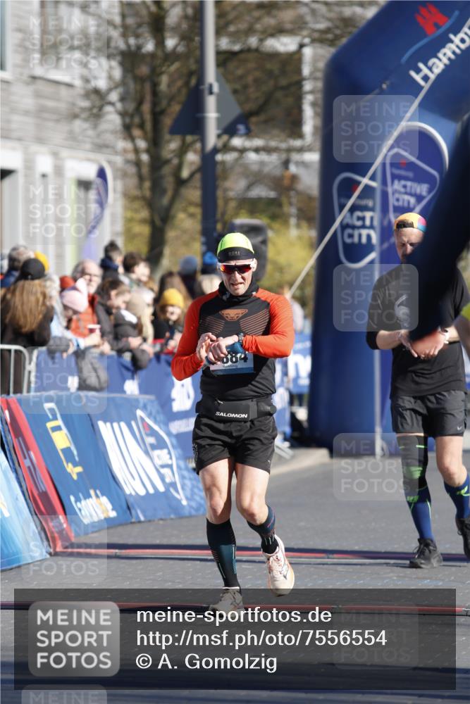 06.04.2025 - 44. Internationalen Wilhelmsburger Insellauf A. Gomolzig http://msf.ph/oto/7556554 06.04.2025 10:28:46 Ziel 3403, 3884, 4250, 5206 meine-sportfotos.de