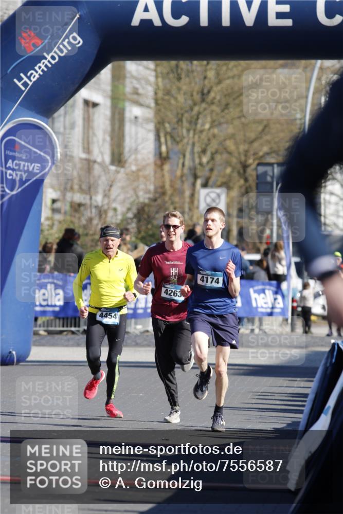 06.04.2025 - 44. Internationalen Wilhelmsburger Insellauf A. Gomolzig http://msf.ph/oto/7556587 06.04.2025 10:28:28 Ziel  meine-sportfotos.de