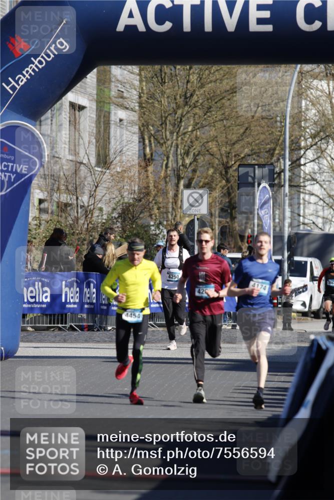 06.04.2025 - 44. Internationalen Wilhelmsburger Insellauf A. Gomolzig http://msf.ph/oto/7556594 06.04.2025 10:28:27 Ziel  meine-sportfotos.de