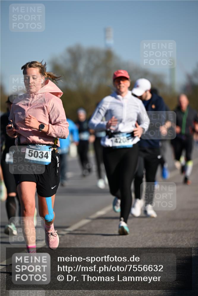 06.04.2025 - 44. Internationalen Wilhelmsburger Insellauf Dr. Thomas Lammeyer http://msf.ph/oto/7556632 06.04.2025 09:32:34 Laufen 5034, 420 meine-sportfotos.de