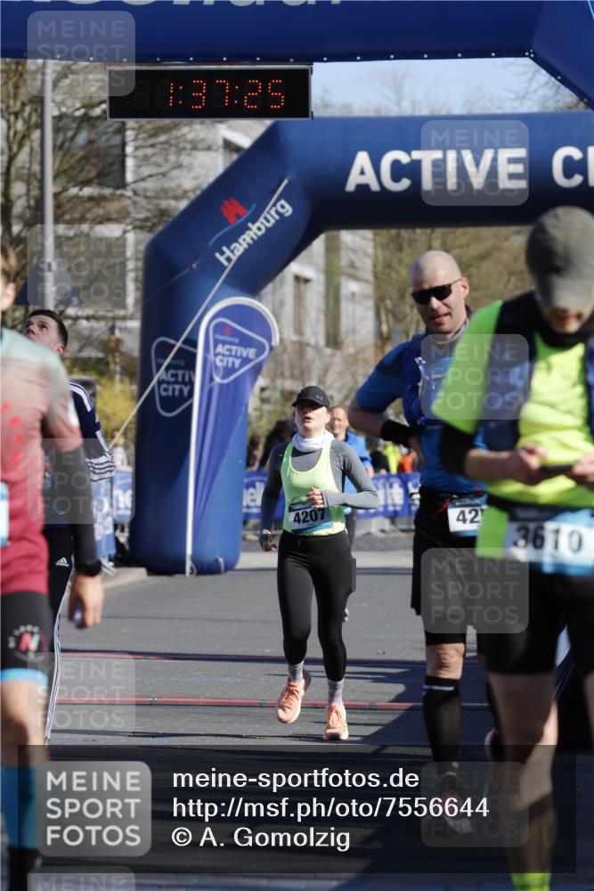 06.04.2025 - 44. Internationalen Wilhelmsburger Insellauf A. Gomolzig http://msf.ph/oto/7556644 06.04.2025 10:27:23 Ziel 3181, 3343, 3344, 3610, 4203, 4207, 4259, 4553 meine-sportfotos.de