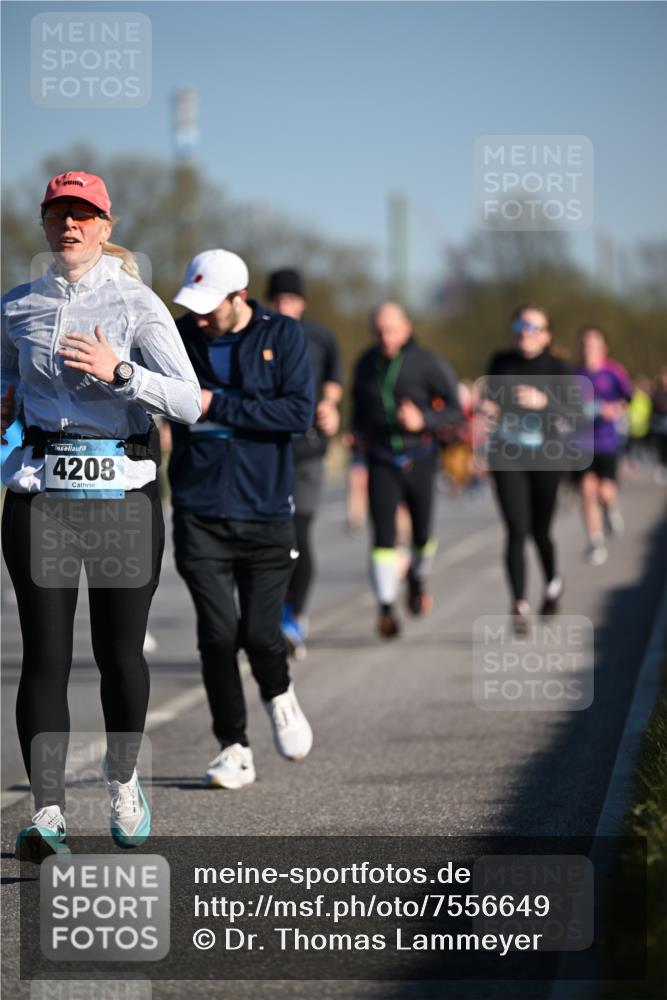 06.04.2025 - 44. Internationalen Wilhelmsburger Insellauf Dr. Thomas Lammeyer http://msf.ph/oto/7556649 06.04.2025 09:32:35 Laufen 4208 meine-sportfotos.de