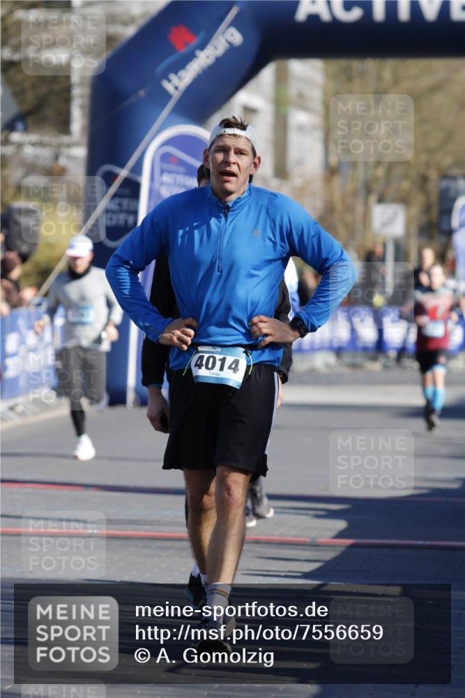 06.04.2025 - 44. Internationalen Wilhelmsburger Insellauf A. Gomolzig http://msf.ph/oto/7556659 06.04.2025 10:27:08 Ziel 3486, 3516, 4014, 4073, 4282, 4388 meine-sportfotos.de