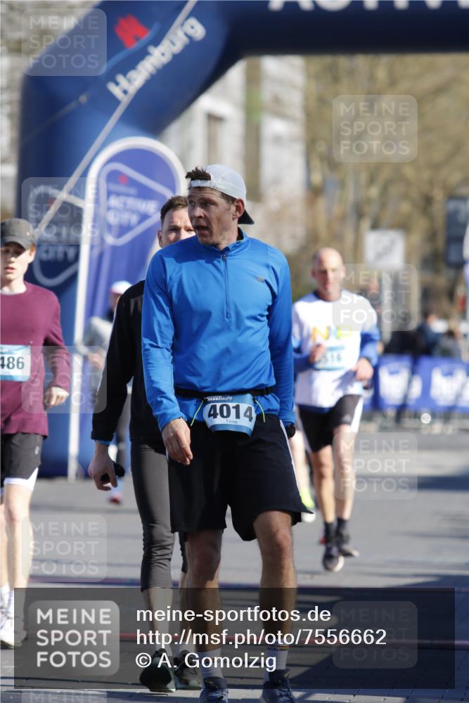 06.04.2025 - 44. Internationalen Wilhelmsburger Insellauf A. Gomolzig http://msf.ph/oto/7556662 06.04.2025 10:27:06 Ziel 3486, 4014, 4073, 4282, 4388 meine-sportfotos.de