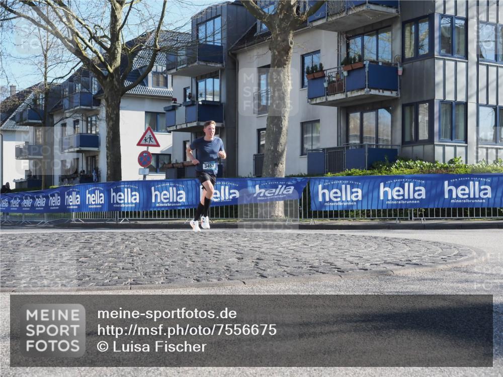 06.04.2025 - 44. Internationalen Wilhelmsburger Insellauf Luisa Fischer http://msf.ph/oto/7556675 06.04.2025 10:11:59 Ziel 3457 meine-sportfotos.de