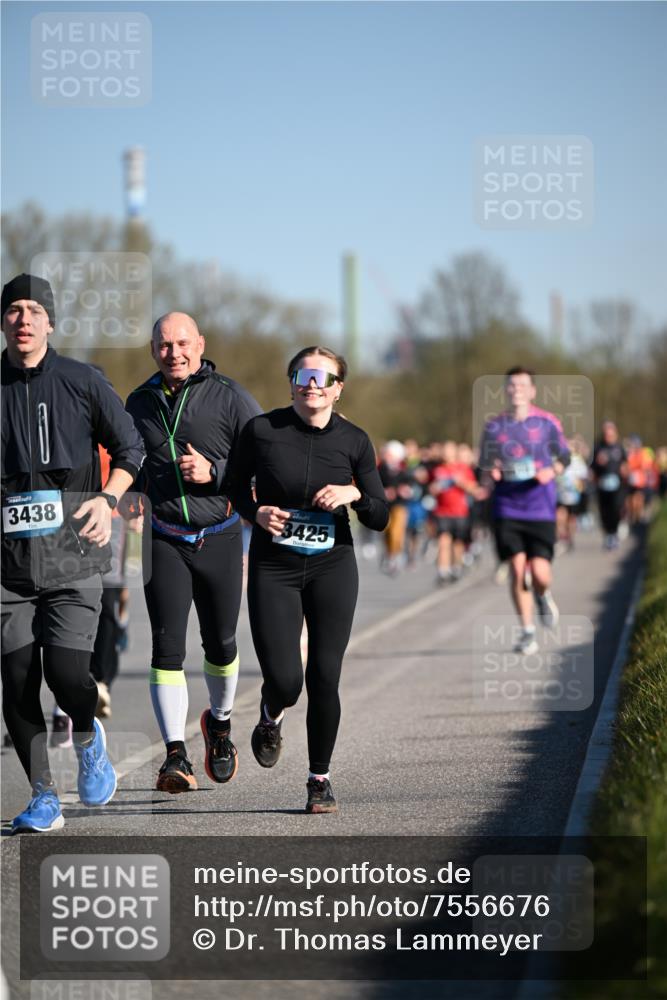 06.04.2025 - 44. Internationalen Wilhelmsburger Insellauf Dr. Thomas Lammeyer http://msf.ph/oto/7556676 06.04.2025 09:32:38 Laufen 3438, 3425 meine-sportfotos.de