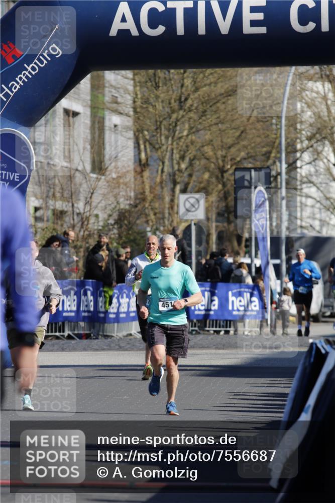 06.04.2025 - 44. Internationalen Wilhelmsburger Insellauf A. Gomolzig http://msf.ph/oto/7556687 06.04.2025 10:26:44 Ziel 3870, 4404, 5076 meine-sportfotos.de