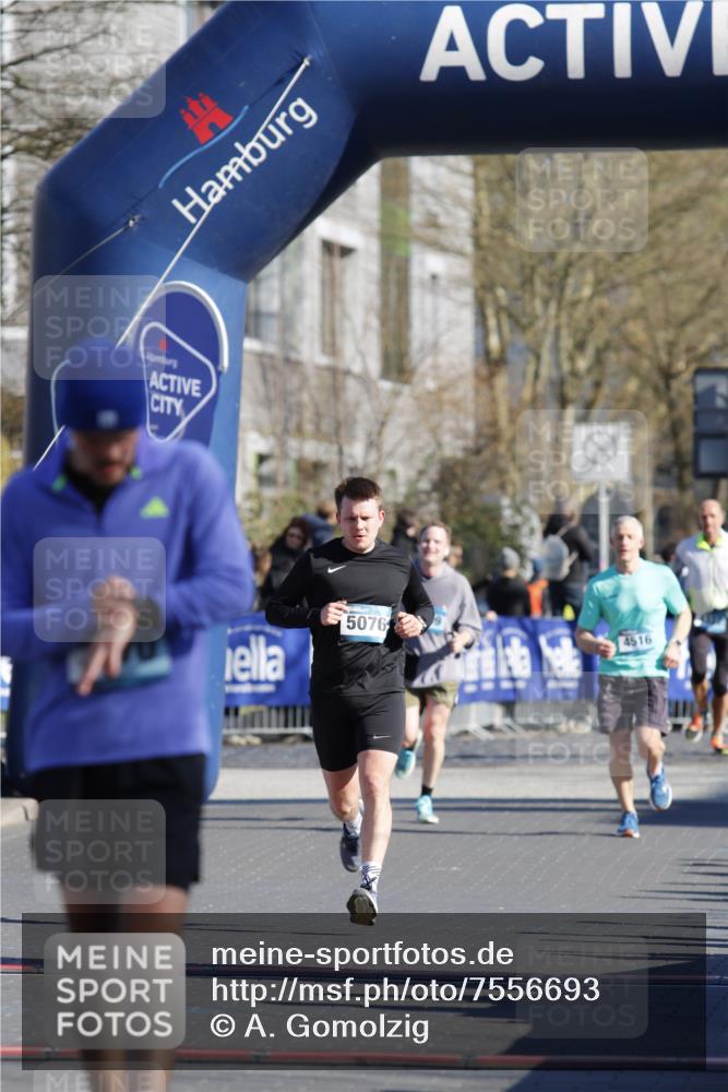 06.04.2025 - 44. Internationalen Wilhelmsburger Insellauf A. Gomolzig http://msf.ph/oto/7556693 06.04.2025 10:26:42 Ziel 3870, 4404 meine-sportfotos.de