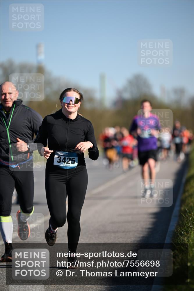 06.04.2025 - 44. Internationalen Wilhelmsburger Insellauf Dr. Thomas Lammeyer http://msf.ph/oto/7556698 06.04.2025 09:32:40 Laufen 3425 meine-sportfotos.de