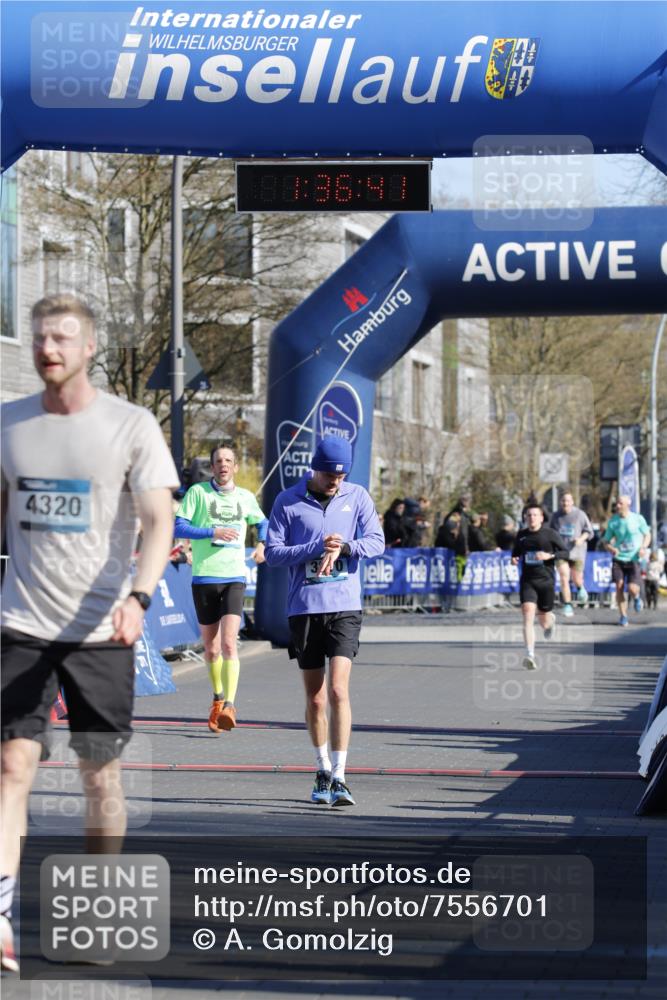 06.04.2025 - 44. Internationalen Wilhelmsburger Insellauf A. Gomolzig http://msf.ph/oto/7556701 06.04.2025 10:26:39 Ziel 3448, 3870, 4320, 4404 meine-sportfotos.de