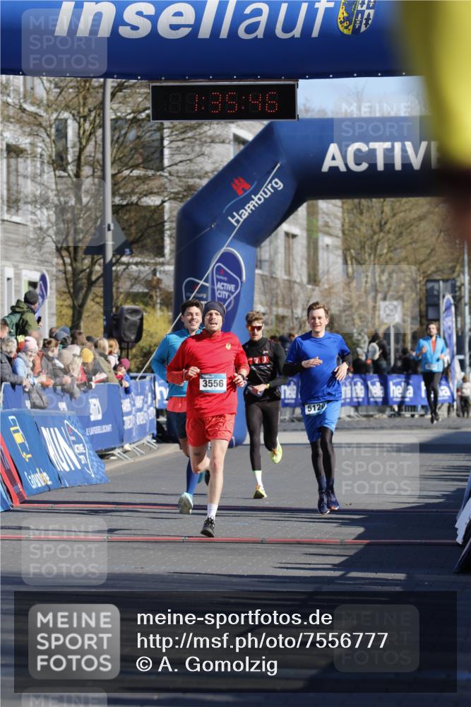 06.04.2025 - 44. Internationalen Wilhelmsburger Insellauf A. Gomolzig http://msf.ph/oto/7556777 06.04.2025 10:25:45 Ziel 3556, 5120, 5126 meine-sportfotos.de