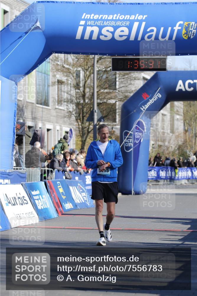 06.04.2025 - 44. Internationalen Wilhelmsburger Insellauf A. Gomolzig http://msf.ph/oto/7556783 06.04.2025 10:25:29 Ziel 3591, 4079, 4576, 5115 meine-sportfotos.de