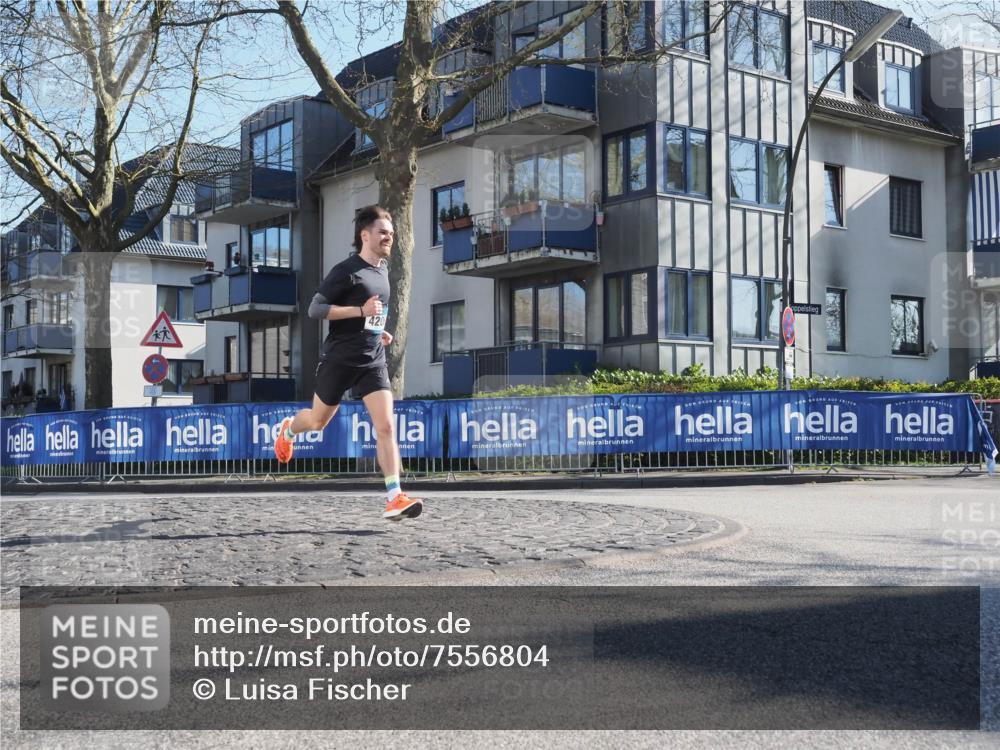 06.04.2025 - 44. Internationalen Wilhelmsburger Insellauf Luisa Fischer http://msf.ph/oto/7556804 06.04.2025 10:12:28 Ziel 420 meine-sportfotos.de