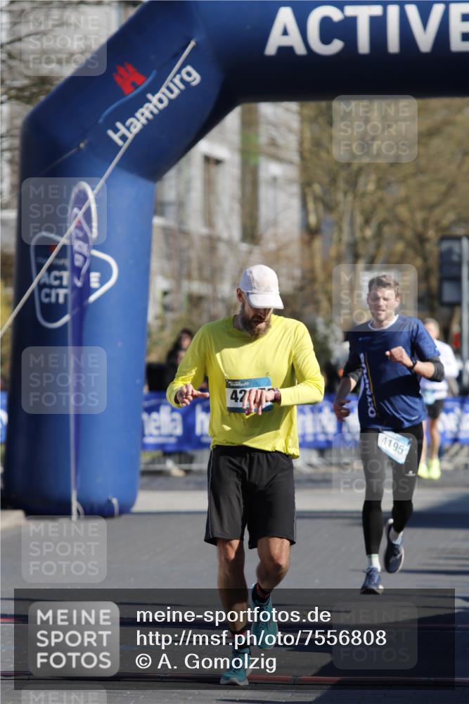06.04.2025 - 44. Internationalen Wilhelmsburger Insellauf A. Gomolzig http://msf.ph/oto/7556808 06.04.2025 10:24:57 Ziel 3317, 3341, 4205, 4617 meine-sportfotos.de