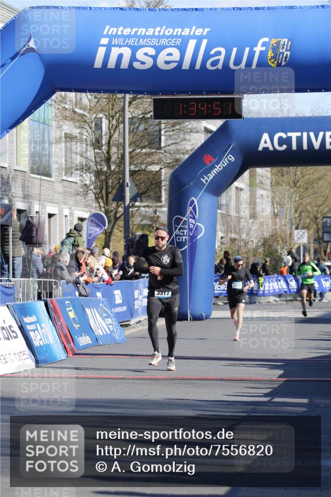 06.04.2025 - 44. Internationalen Wilhelmsburger Insellauf A. Gomolzig http://msf.ph/oto/7556820 06.04.2025 10:24:49 Ziel 3317, 4136, 4292 meine-sportfotos.de