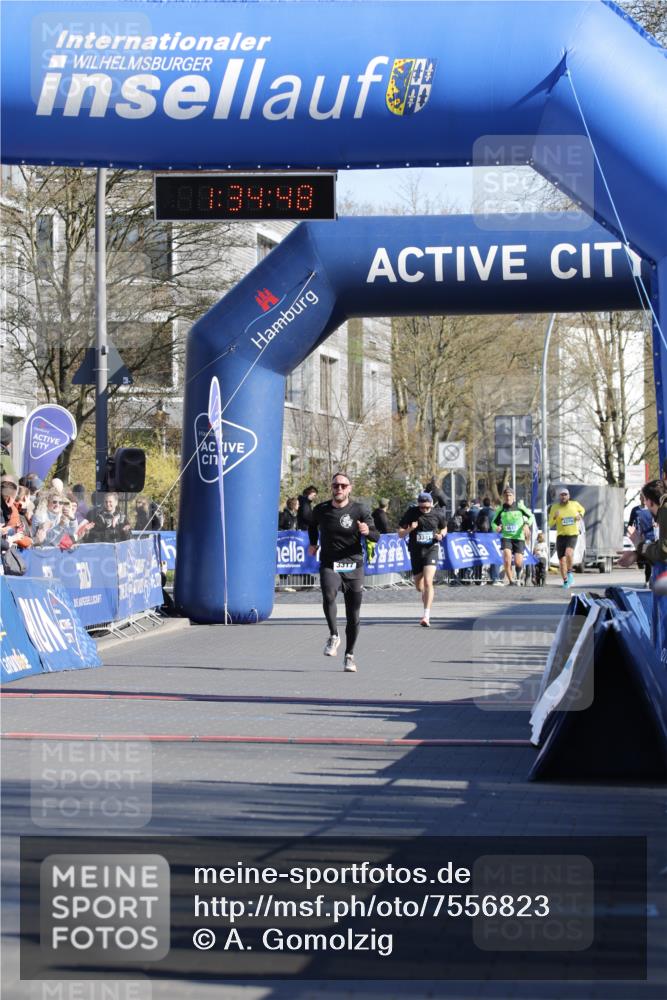 06.04.2025 - 44. Internationalen Wilhelmsburger Insellauf A. Gomolzig http://msf.ph/oto/7556823 06.04.2025 10:24:46 Ziel 4136, 4292 meine-sportfotos.de