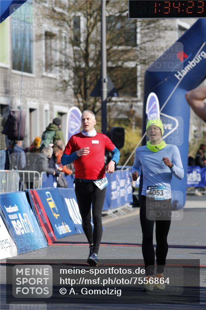 06.04.2025 - 44. Internationalen Wilhelmsburger Insellauf A. Gomolzig http://msf.ph/oto/7556864 06.04.2025 10:24:22 Ziel 3460, 4053, 4424 meine-sportfotos.de