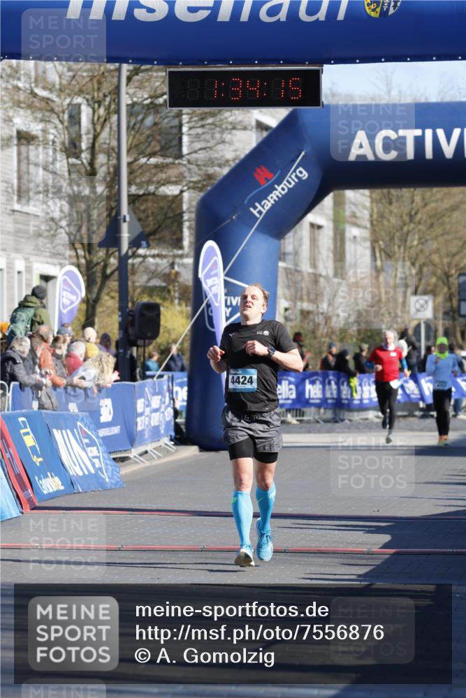 06.04.2025 - 44. Internationalen Wilhelmsburger Insellauf A. Gomolzig http://msf.ph/oto/7556876 06.04.2025 10:24:14 Ziel 3164, 4424 meine-sportfotos.de