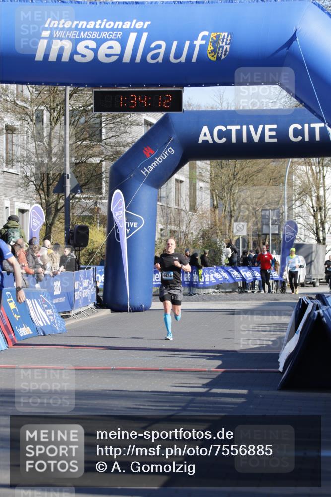 06.04.2025 - 44. Internationalen Wilhelmsburger Insellauf A. Gomolzig http://msf.ph/oto/7556885 06.04.2025 10:24:10 Ziel 3164 meine-sportfotos.de