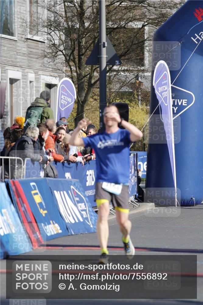 06.04.2025 - 44. Internationalen Wilhelmsburger Insellauf A. Gomolzig http://msf.ph/oto/7556892 06.04.2025 10:24:06 Ziel 3164, 4322 meine-sportfotos.de