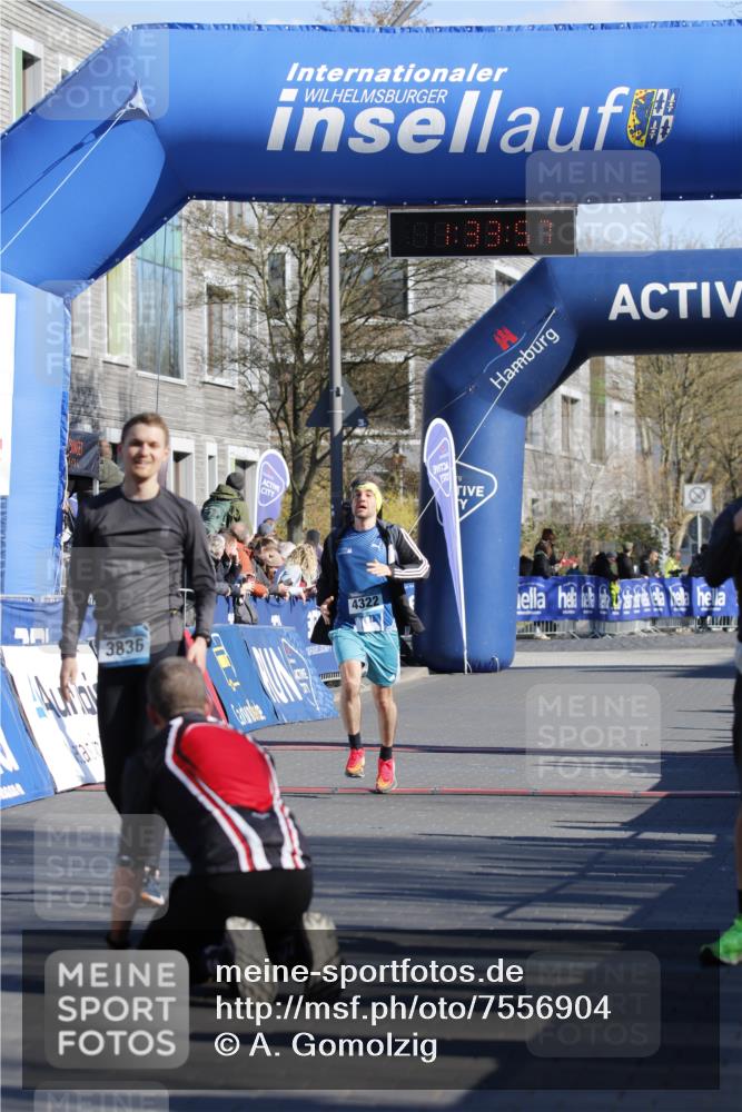 06.04.2025 - 44. Internationalen Wilhelmsburger Insellauf A. Gomolzig http://msf.ph/oto/7556904 06.04.2025 10:23:55 Ziel 3090, 3836, 4322 meine-sportfotos.de