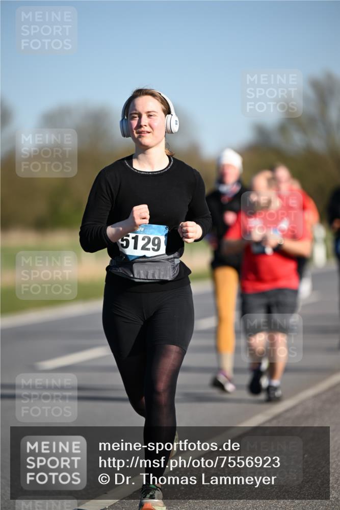 06.04.2025 - 44. Internationalen Wilhelmsburger Insellauf Dr. Thomas Lammeyer http://msf.ph/oto/7556923 06.04.2025 09:32:54 Laufen 5129 meine-sportfotos.de